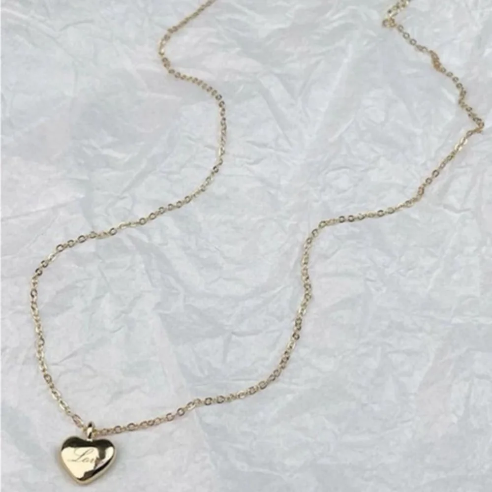 ⚠️Clearance🫧Heart Charm Necklace Yellow Gold Color - Picture 5 of 5